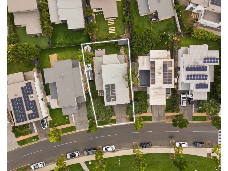 8 Cova Boulevard, Hope Island QLD 4212