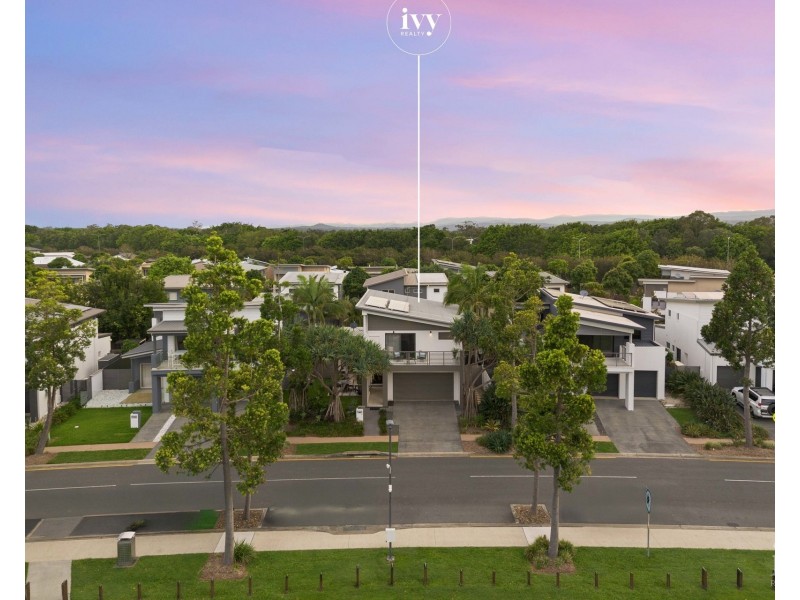 8 Cova Boulevard, Hope Island QLD 4212