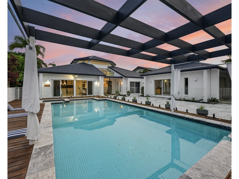 4 Excalibur Court, Sovereign Islands QLD 4216