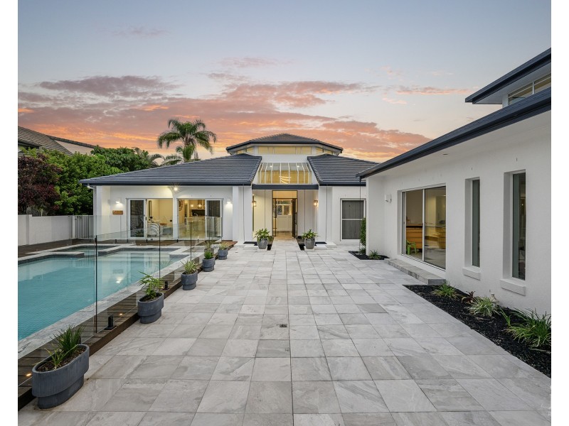4 Excalibur Court, Sovereign Islands QLD 4216