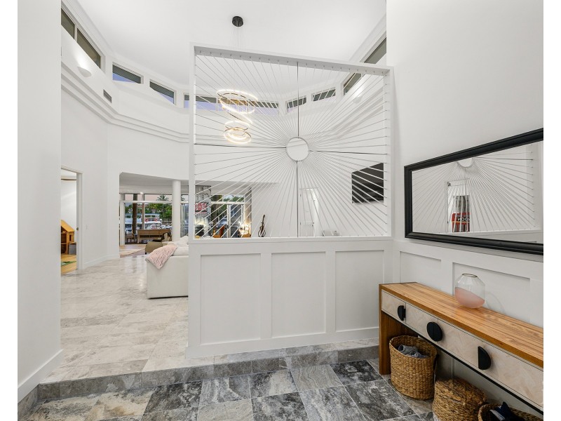 4 Excalibur Court, Sovereign Islands QLD 4216
