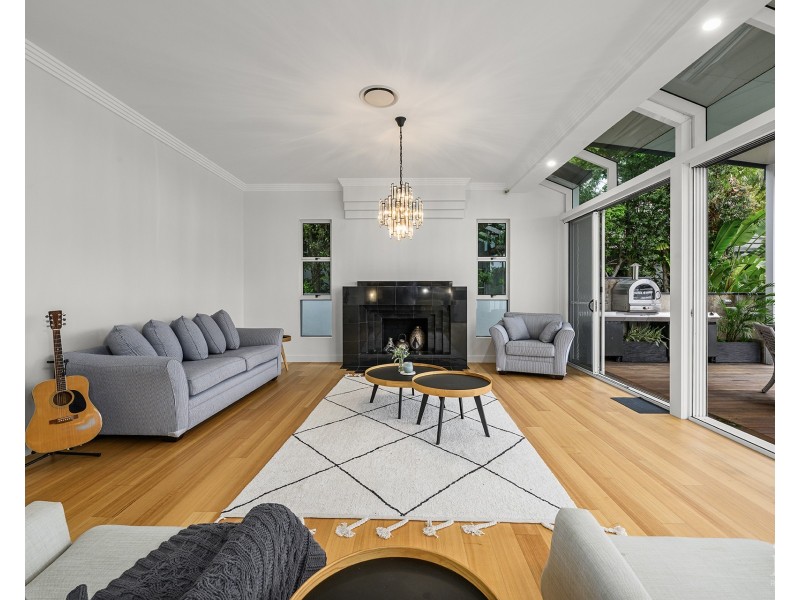 4 Excalibur Court, Sovereign Islands QLD 4216