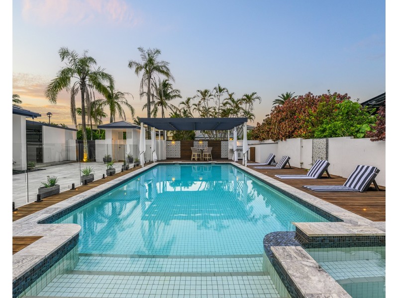 4 Excalibur Court, Sovereign Islands QLD 4216
