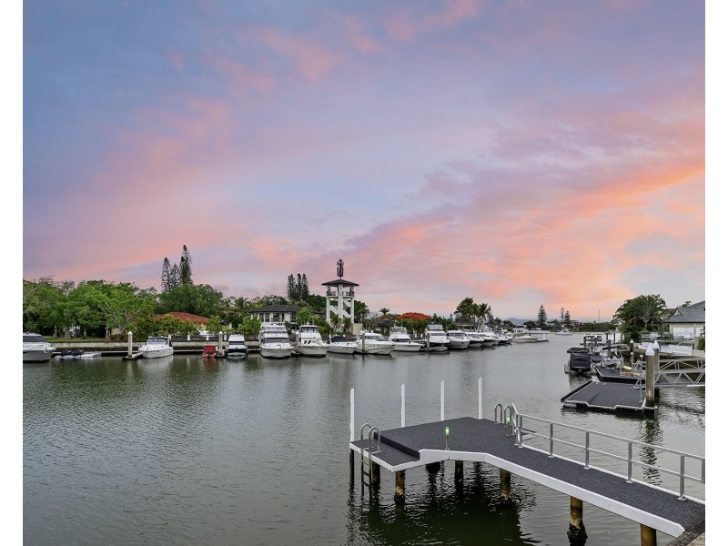 4 Excalibur Court, Sovereign Islands QLD 4216