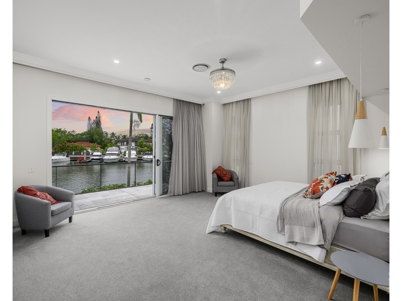 4 Excalibur Court, Sovereign Islands QLD 4216