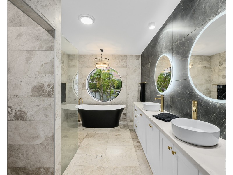 4 Excalibur Court, Sovereign Islands QLD 4216