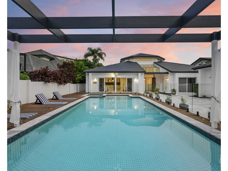 4 Excalibur Court, Sovereign Islands QLD 4216