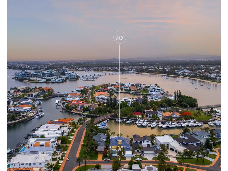 4 Excalibur Court, Sovereign Islands QLD 4216