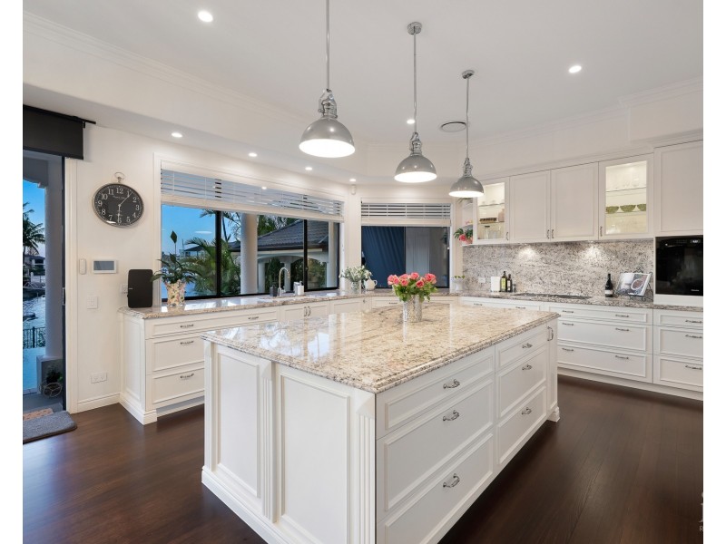 40-42 The Peninsula, Sovereign Islands QLD 4216
