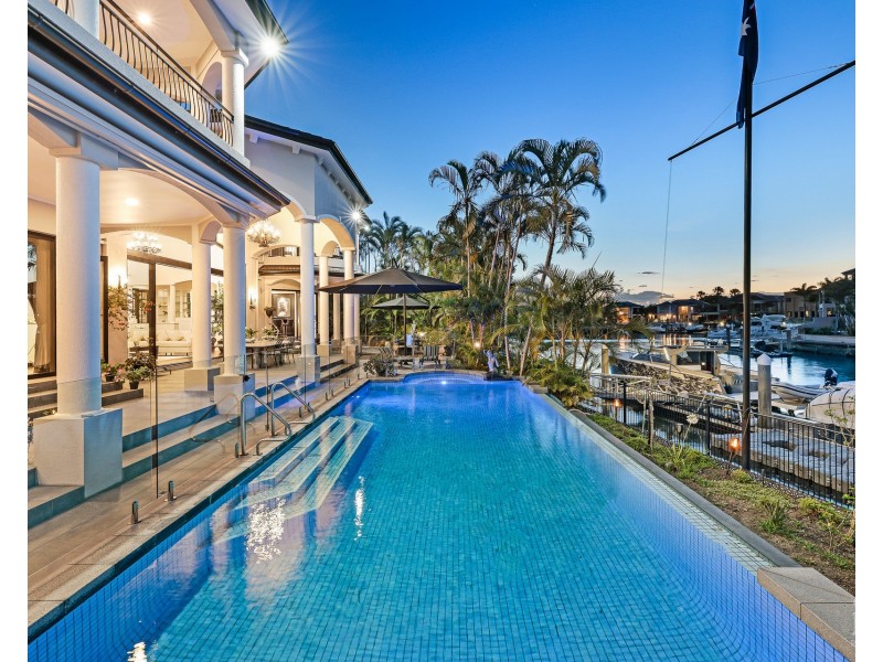40-42 The Peninsula, Sovereign Islands QLD 4216