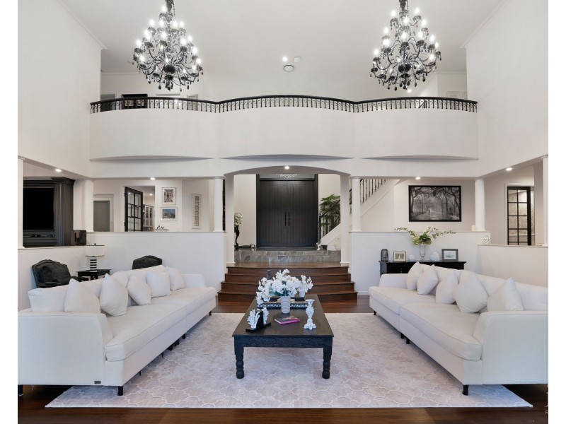 40-42 The Peninsula, Sovereign Islands QLD 4216