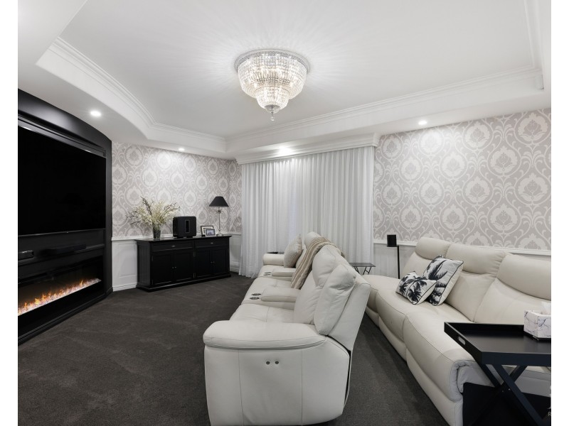 40-42 The Peninsula, Sovereign Islands QLD 4216
