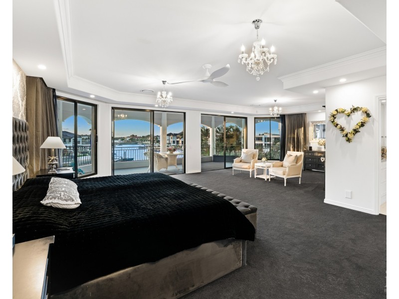 40-42 The Peninsula, Sovereign Islands QLD 4216