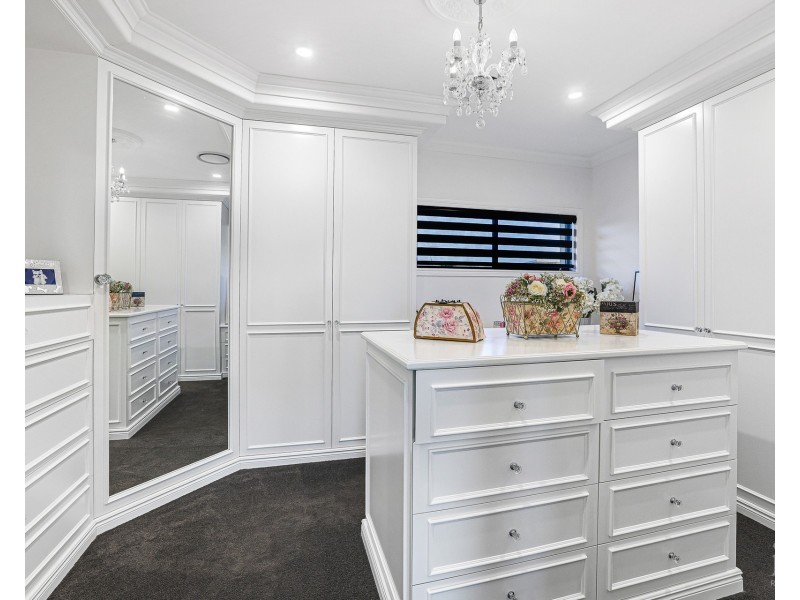 40-42 The Peninsula, Sovereign Islands QLD 4216