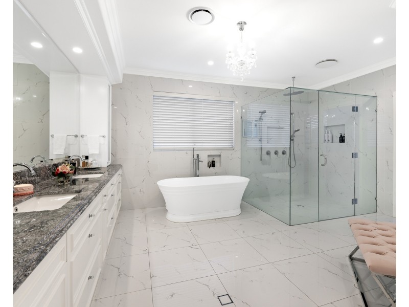 40-42 The Peninsula, Sovereign Islands QLD 4216