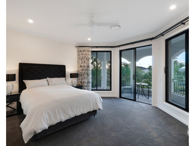 40-42 The Peninsula, Sovereign Islands QLD 4216