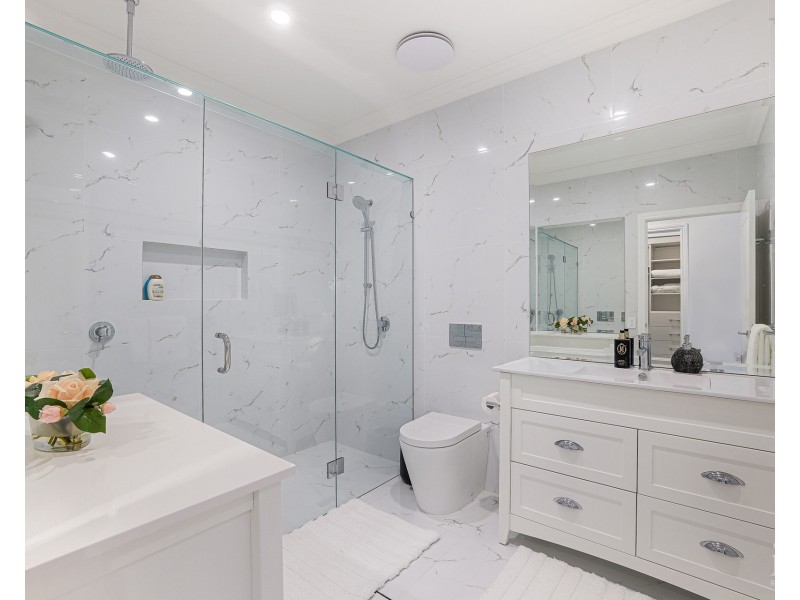 40-42 The Peninsula, Sovereign Islands QLD 4216