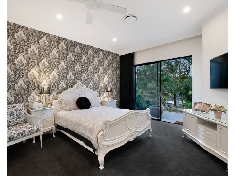40-42 The Peninsula, Sovereign Islands QLD 4216
