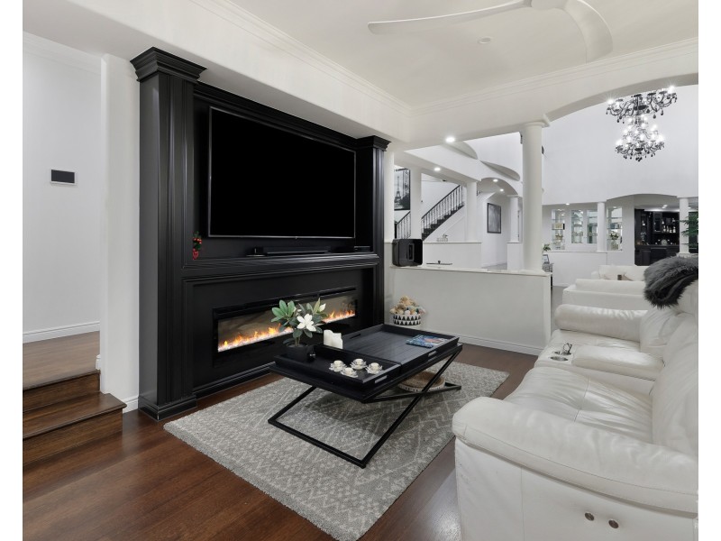 40-42 The Peninsula, Sovereign Islands QLD 4216