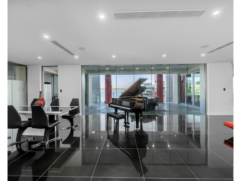 46-48 Royal Albert Crescent, Sovereign Islands QLD 4216