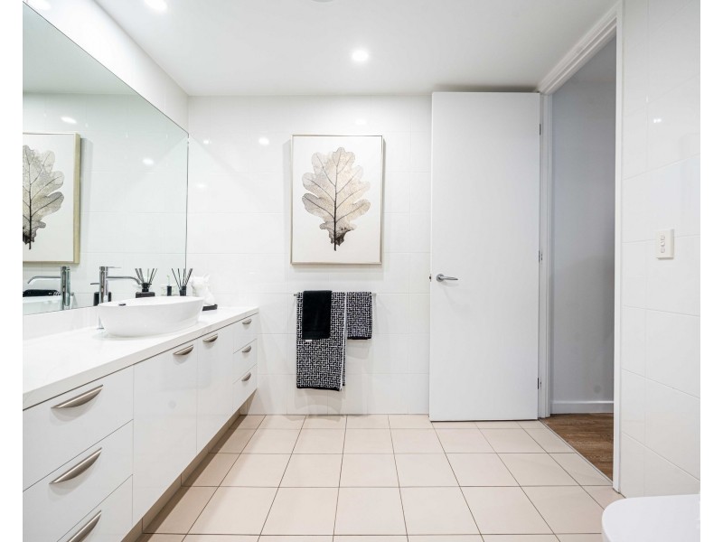 6048 Garda Avenue, Hope Island QLD 4212