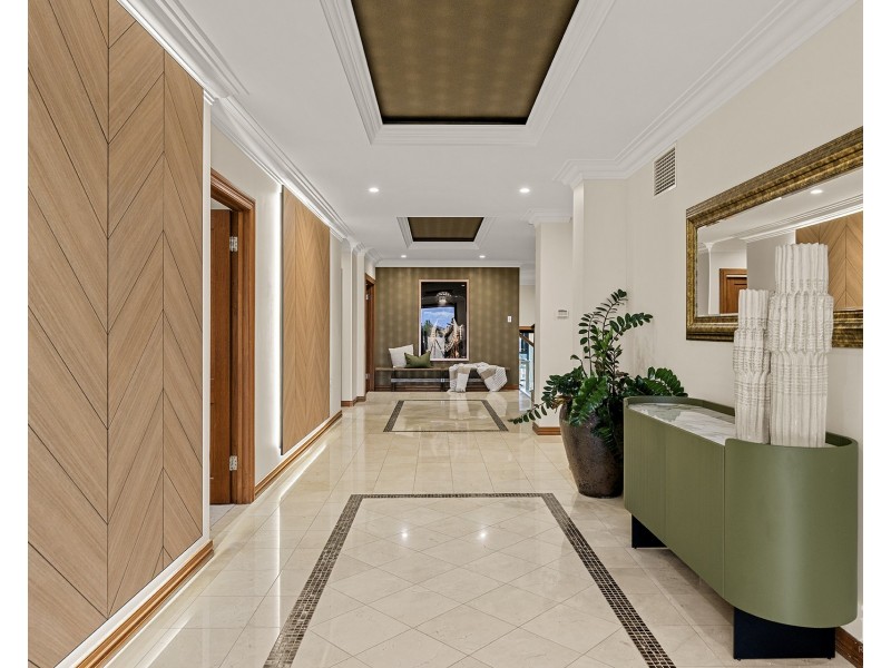 23 King Charles Drive, Sovereign Islands QLD 4216