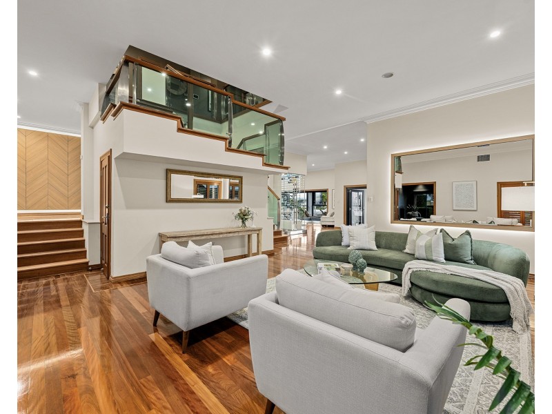 23 King Charles Drive, Sovereign Islands QLD 4216