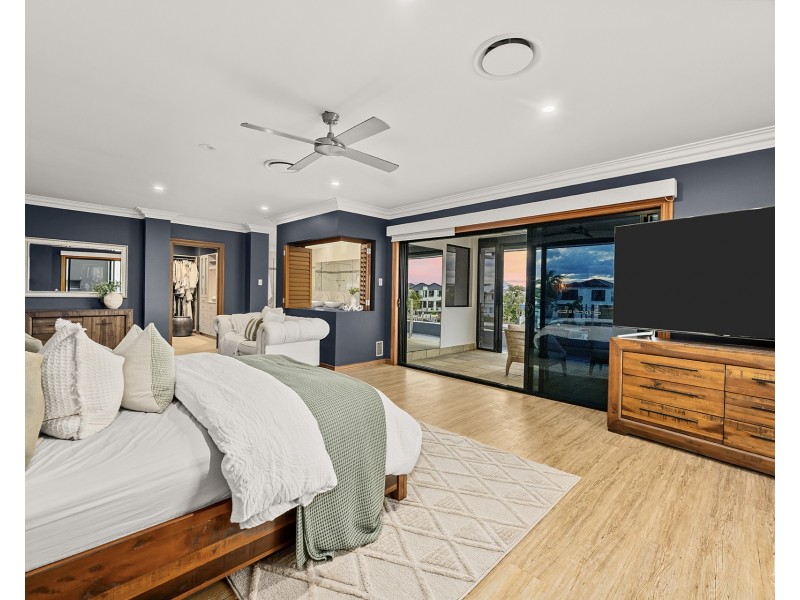 23 King Charles Drive, Sovereign Islands QLD 4216