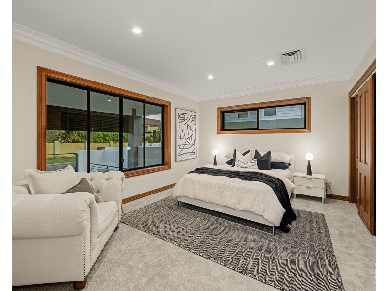 23 King Charles Drive, Sovereign Islands QLD 4216