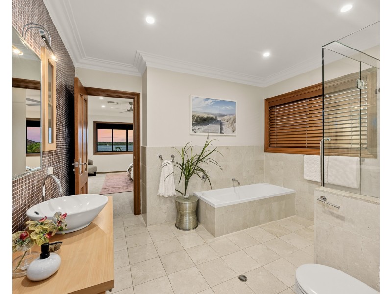 23 King Charles Drive, Sovereign Islands QLD 4216