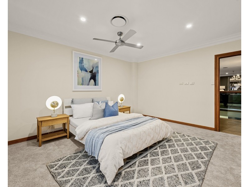 23 King Charles Drive, Sovereign Islands QLD 4216