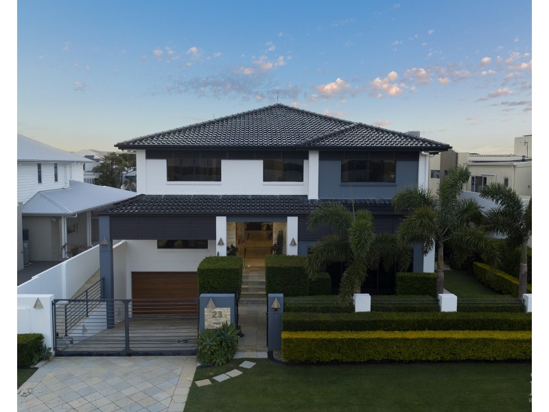 23 King Charles Drive, Sovereign Islands QLD 4216