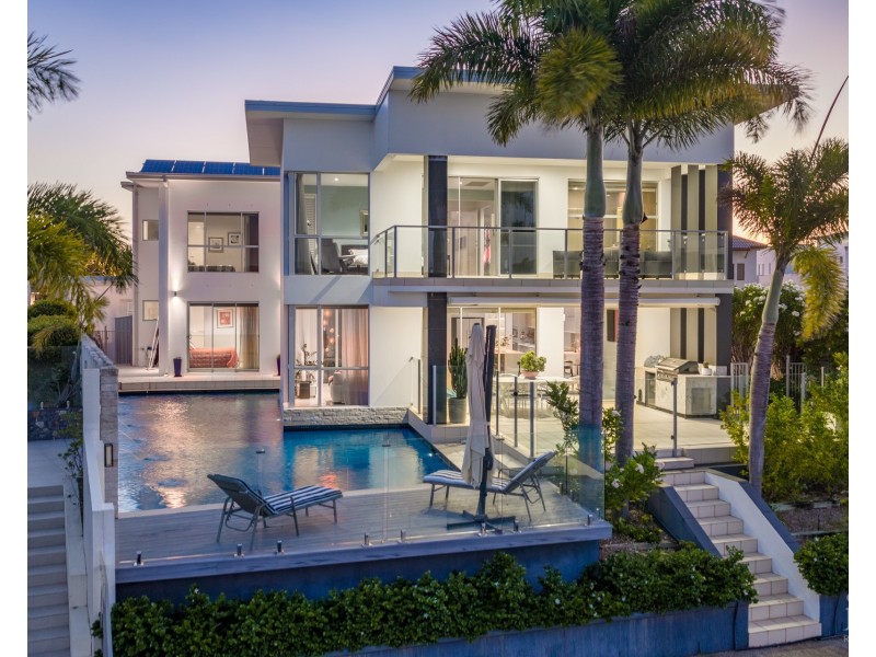 49 Royal Albert Crescent, Sovereign Islands QLD 4216