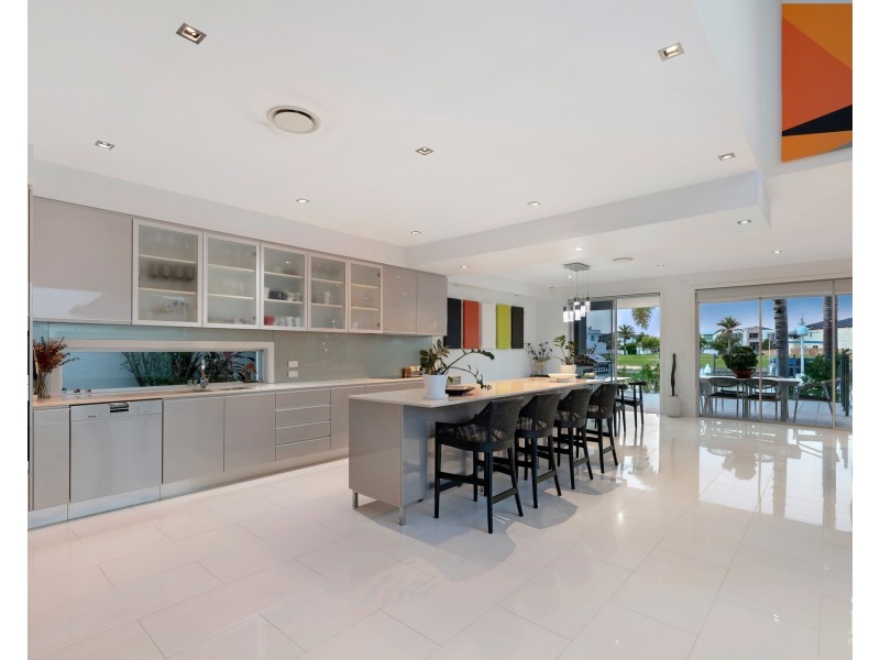49 Royal Albert Crescent, Sovereign Islands QLD 4216