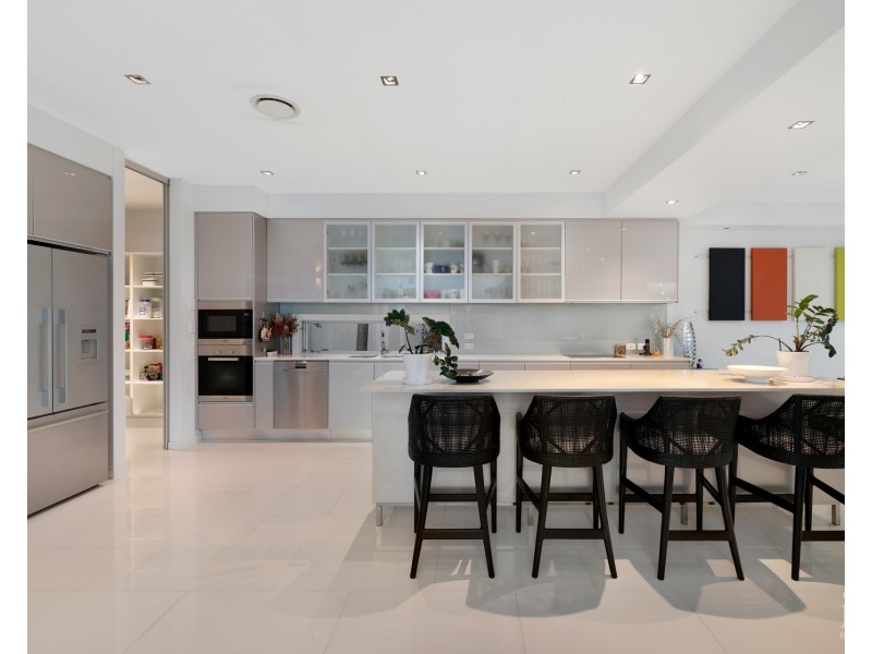 49 Royal Albert Crescent, Sovereign Islands QLD 4216