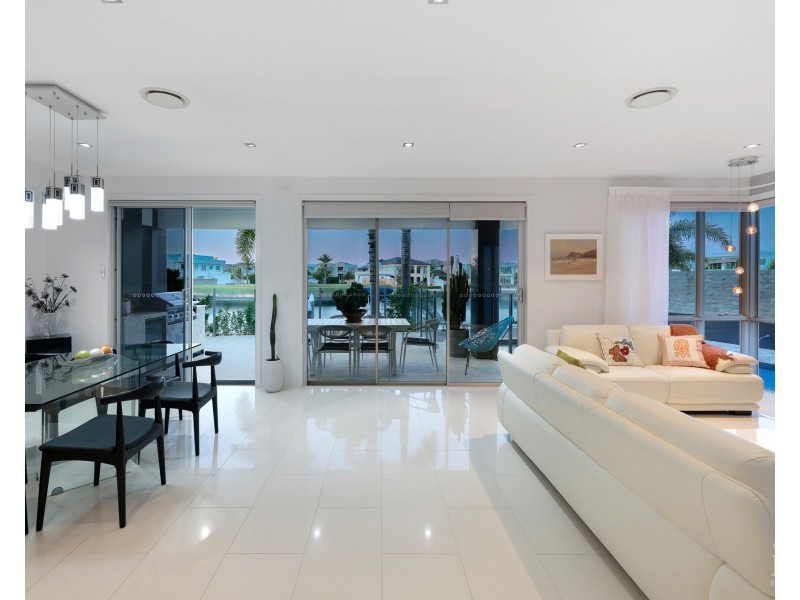 49 Royal Albert Crescent, Sovereign Islands QLD 4216