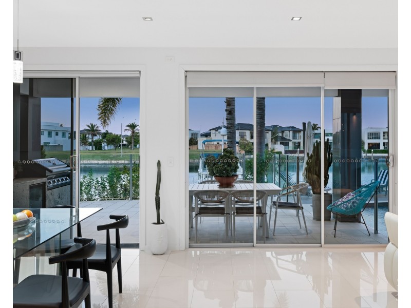 49 Royal Albert Crescent, Sovereign Islands QLD 4216