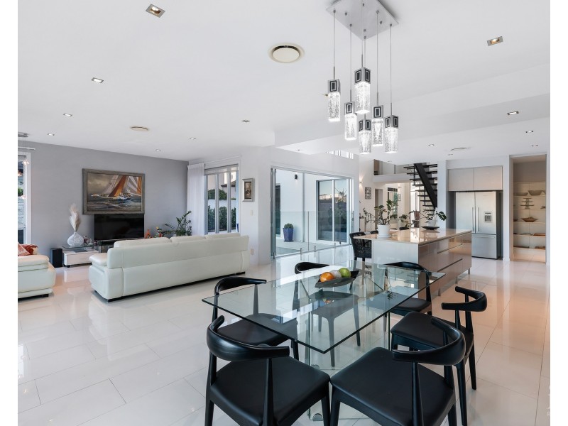 49 Royal Albert Crescent, Sovereign Islands QLD 4216