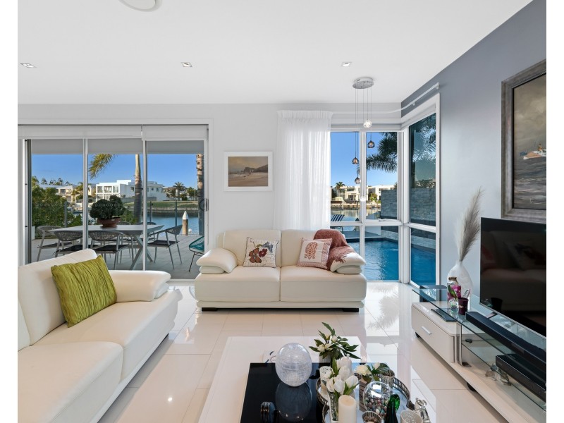 49 Royal Albert Crescent, Sovereign Islands QLD 4216