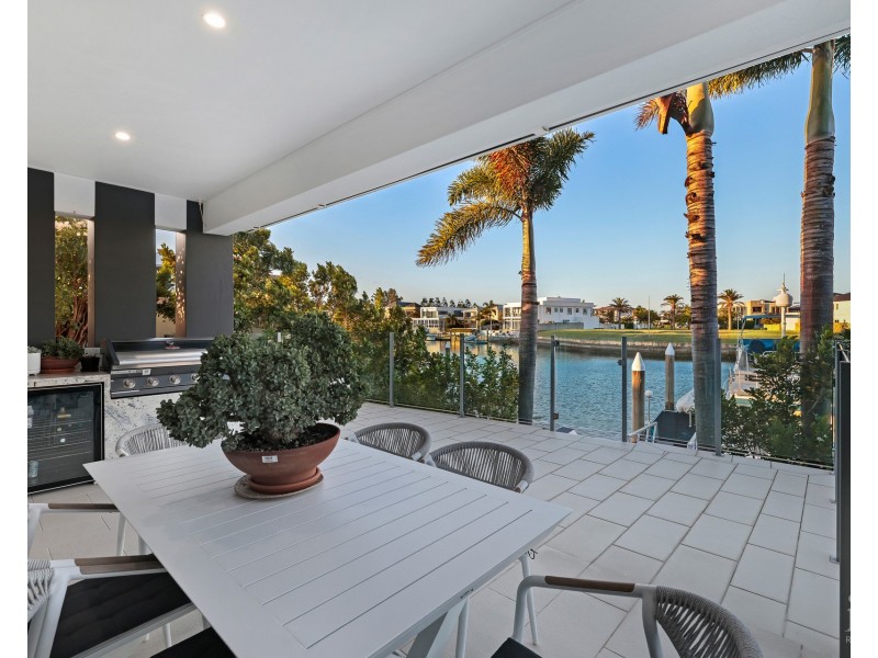 49 Royal Albert Crescent, Sovereign Islands QLD 4216