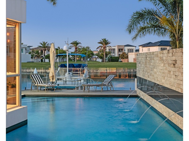49 Royal Albert Crescent, Sovereign Islands QLD 4216