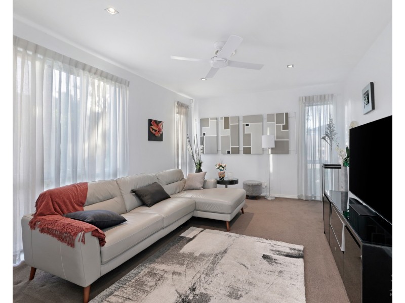 49 Royal Albert Crescent, Sovereign Islands QLD 4216