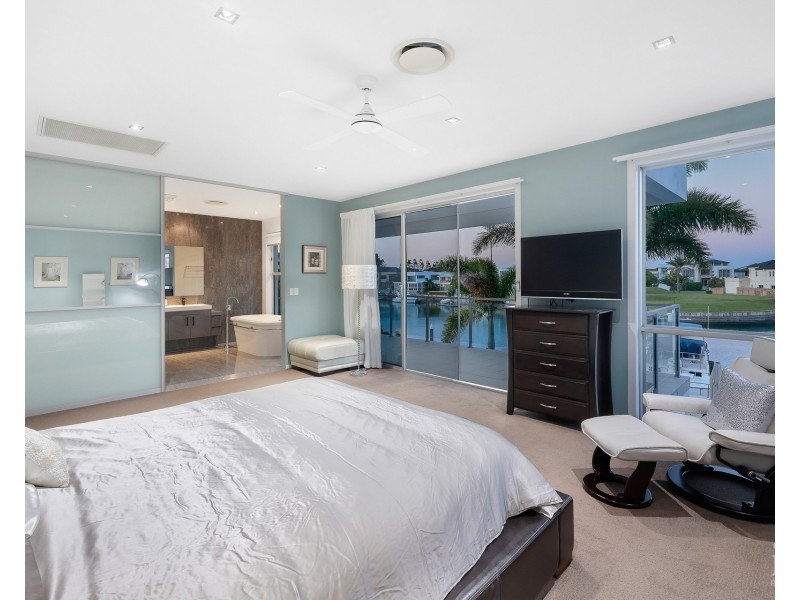 49 Royal Albert Crescent, Sovereign Islands QLD 4216