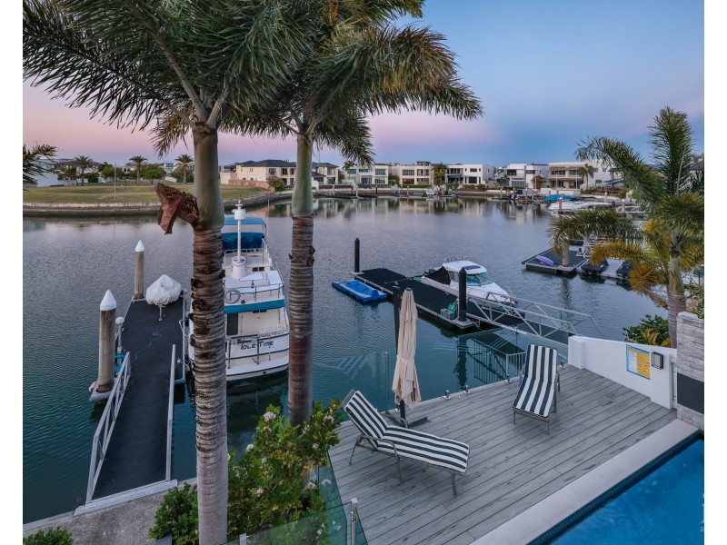 49 Royal Albert Crescent, Sovereign Islands QLD 4216