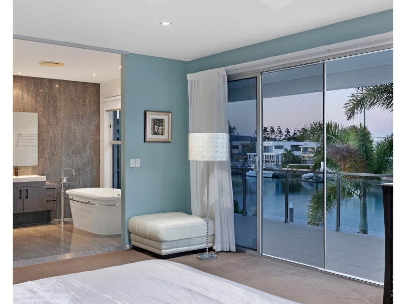 49 Royal Albert Crescent, Sovereign Islands QLD 4216