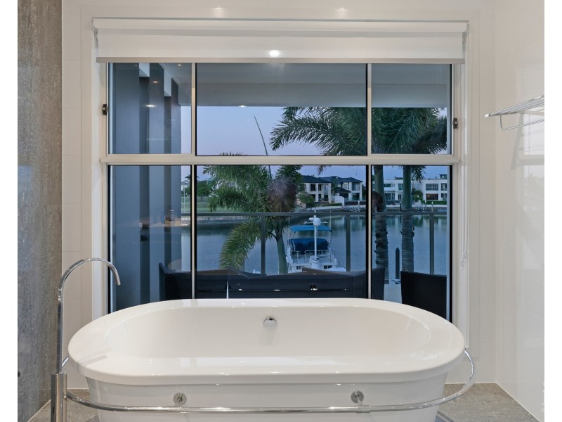 49 Royal Albert Crescent, Sovereign Islands QLD 4216