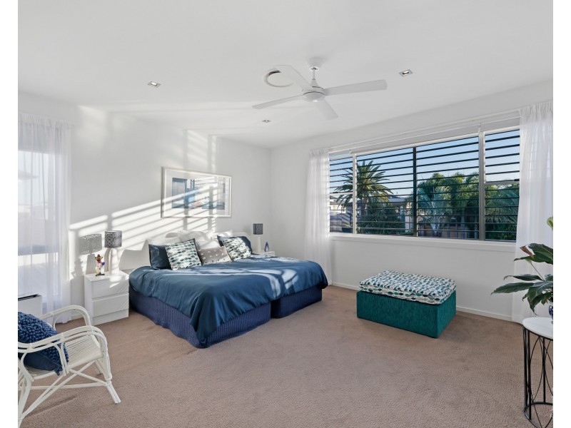 49 Royal Albert Crescent, Sovereign Islands QLD 4216