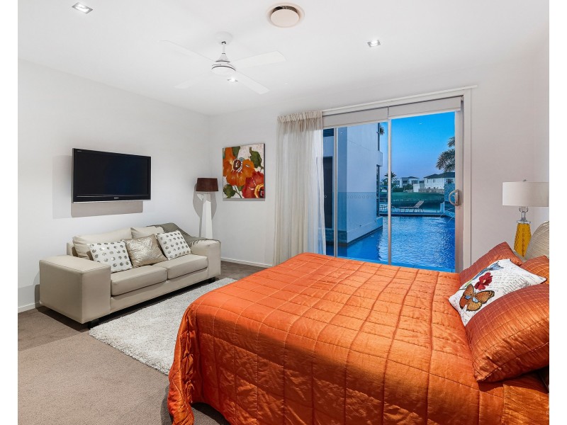 49 Royal Albert Crescent, Sovereign Islands QLD 4216