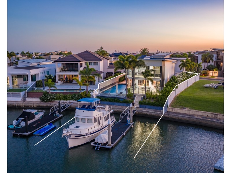 49 Royal Albert Crescent, Sovereign Islands QLD 4216