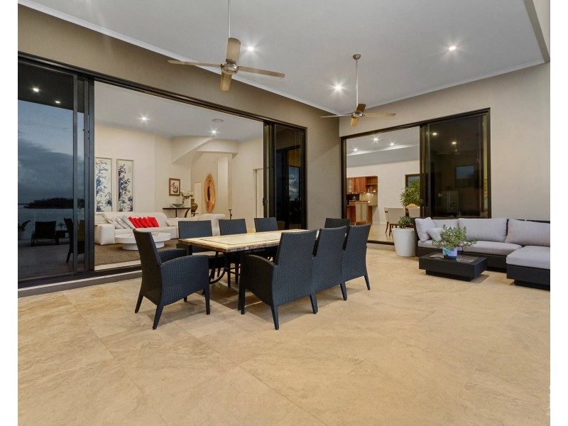 8 Knightsbridge Parade East, Sovereign Islands QLD 4216